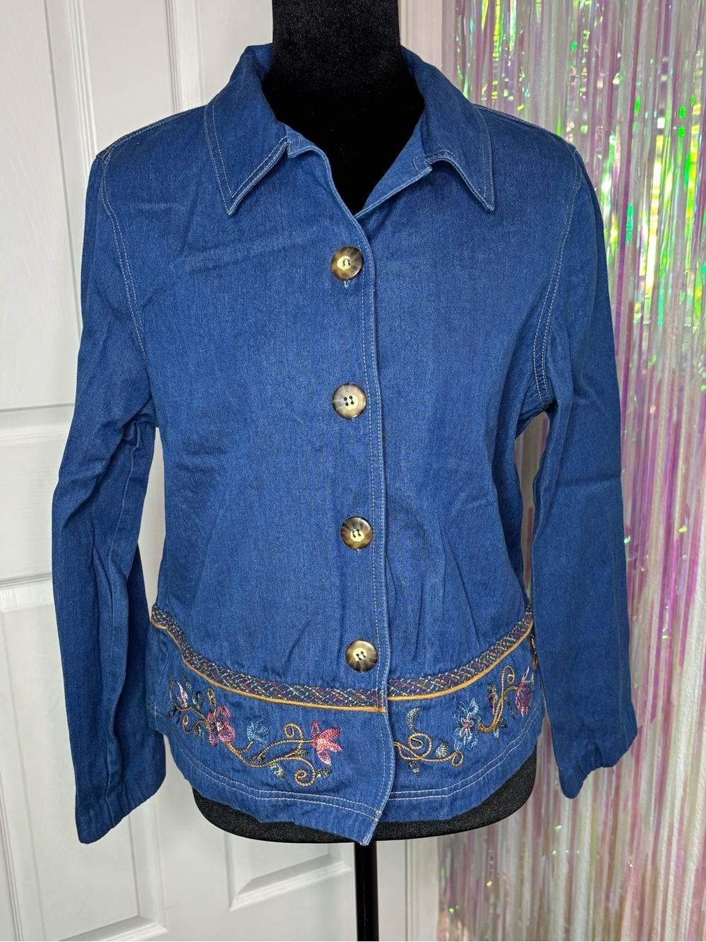 Vintage Koret Blue Denim Shirt Jacket W/ Floral Embroidery Light Padded Shoulder